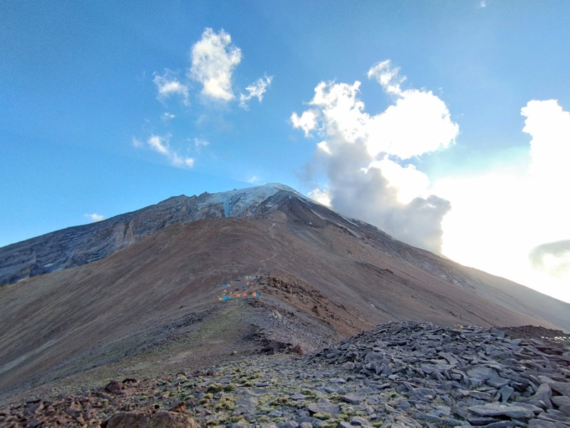 پناهگاه تخت فریدون در جبهه شمالی دماوند