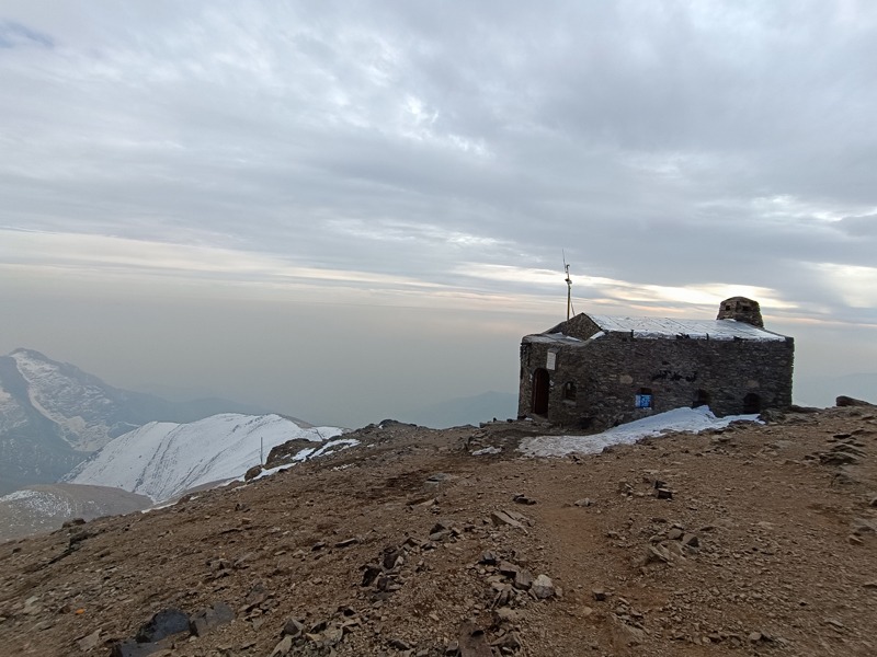 جانپناه سیاه‌سنگ در مسیر توچال